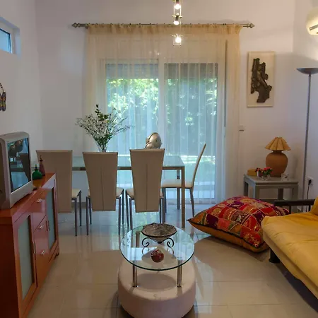 Goji Vegan Aparthotel