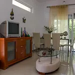 Goji Vegan Aparthotel 3*